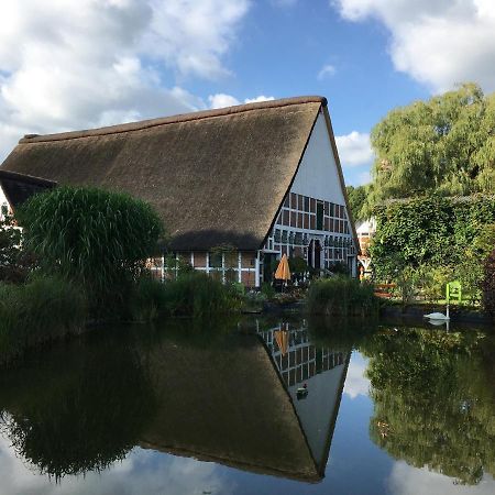 Отель Taubenhof - Gut Cadenberge Экстерьер фото