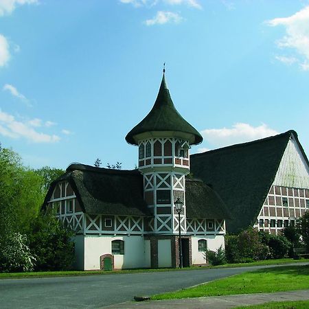 Отель Taubenhof - Gut Cadenberge Экстерьер фото