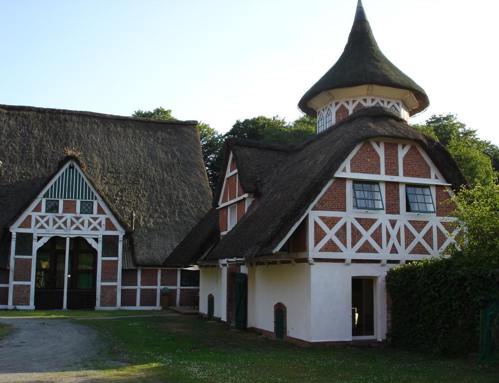 Отель Taubenhof - Gut Cadenberge Экстерьер фото